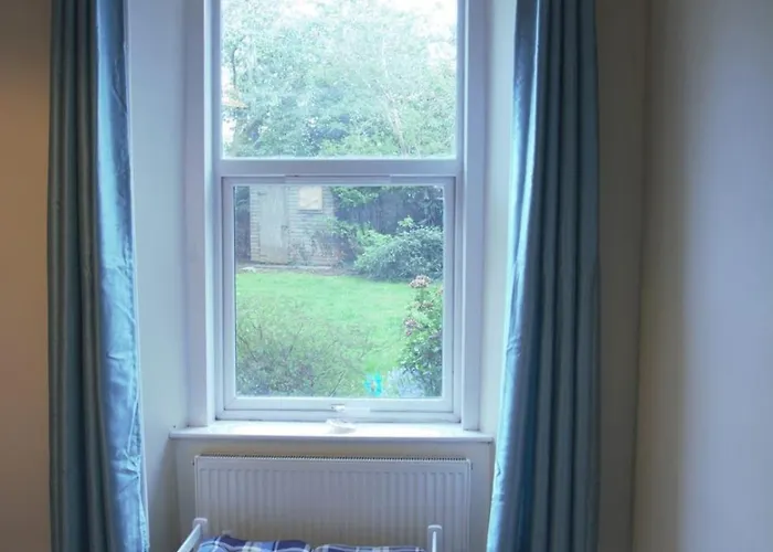 Beautiful Travelers - Salmond Place *