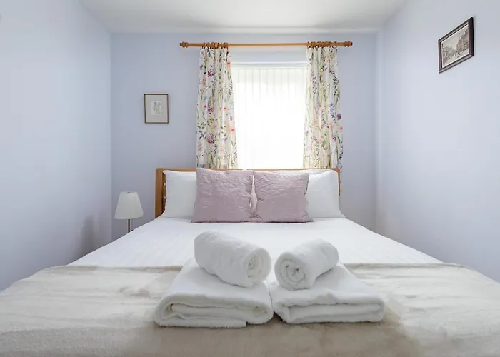 Lovely - Craighouse Gardens דירה