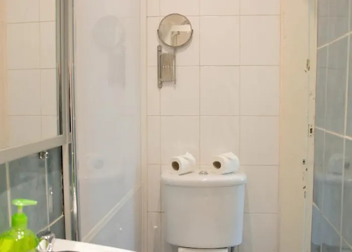 Beautiful Travelers - Salmond Place Edinburgh