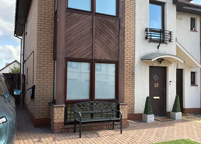 Beautiful House South דירה