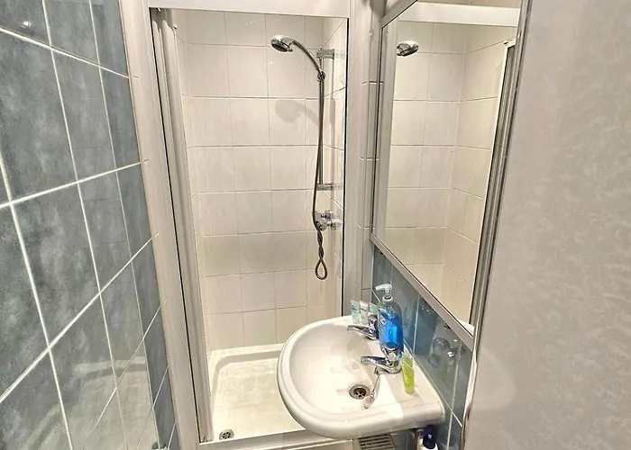 Beautiful Travelers - Salmond Place