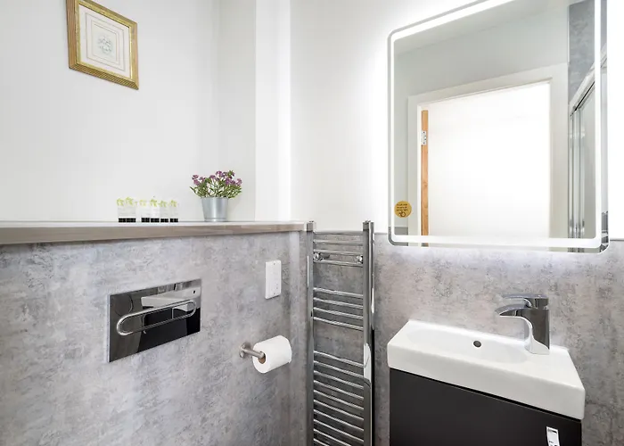 Smith Place 3*