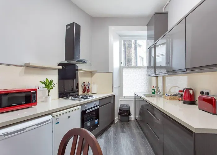Stunning 2-bed In Apartment Edinburgh