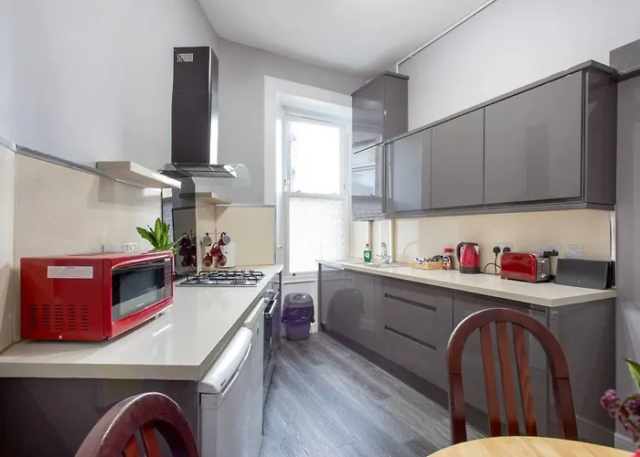 Stunning 2-bed In Apartment Edinburgh