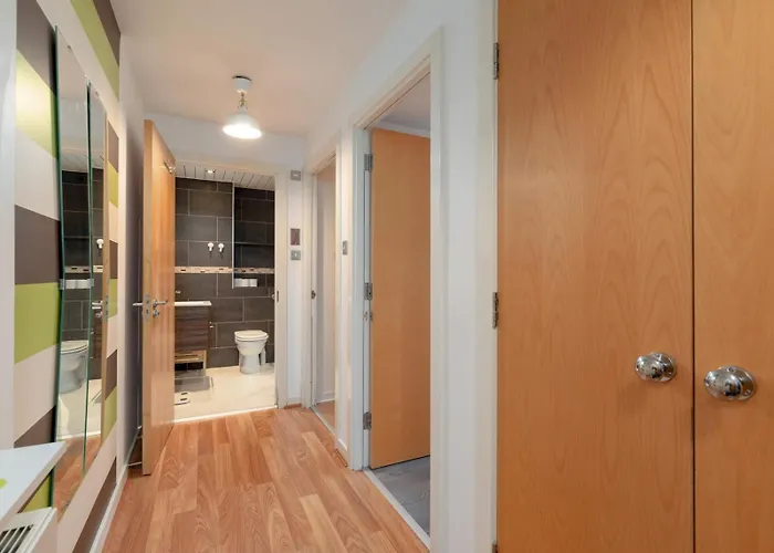 Modern 2-bdr Flat In - Pass The Keys * Edinburgh