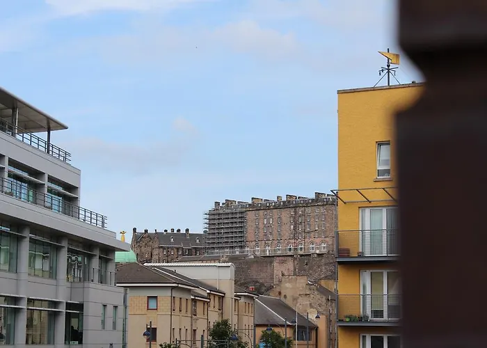 Daire 3 Bedroom Centre In Lauriston Place