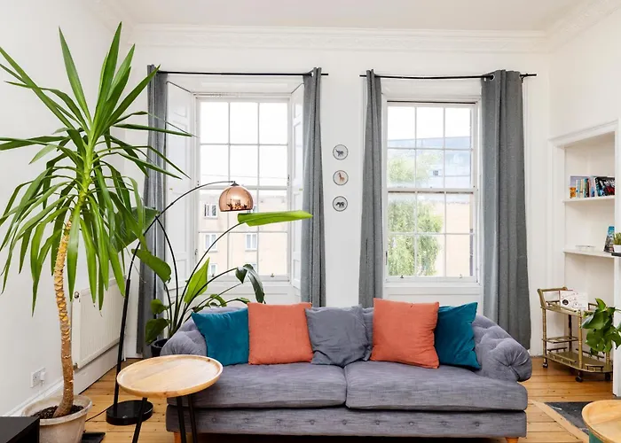 Chic And Stylish 2-bedroom Near Centre Apartmán