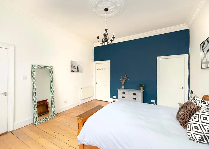 Chic And Stylish 2-bedroom Near Centre דירה אדינבורו
