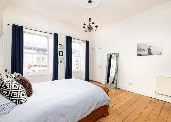 Chic And Stylish 2-bedroom Near Centre