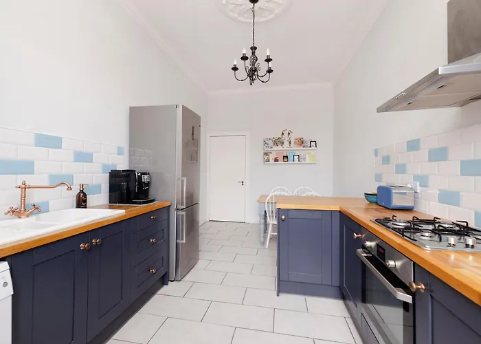 Chic And Stylish 2-bedroom Near Centre אדינבורו