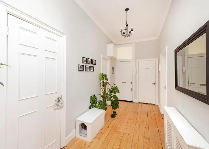 Chic And Stylish 2-bedroom Near Centre אדינבורו