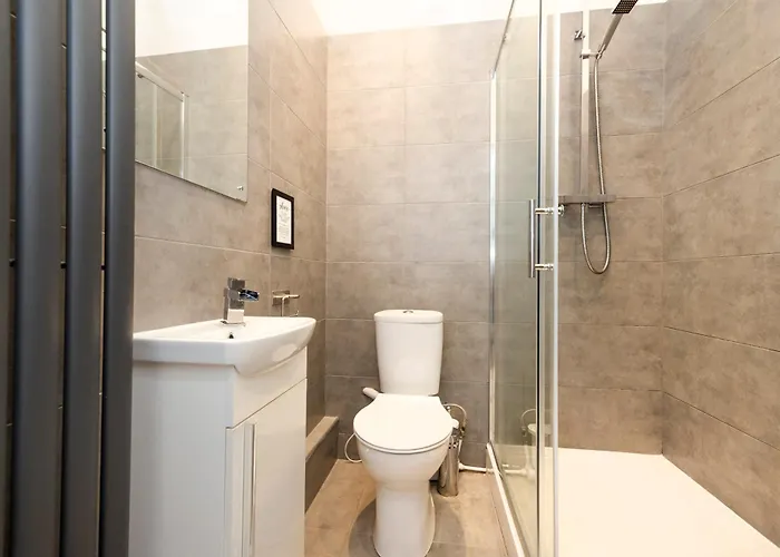 Chic And Stylish 2-bedroom Near Centre אדינבורו