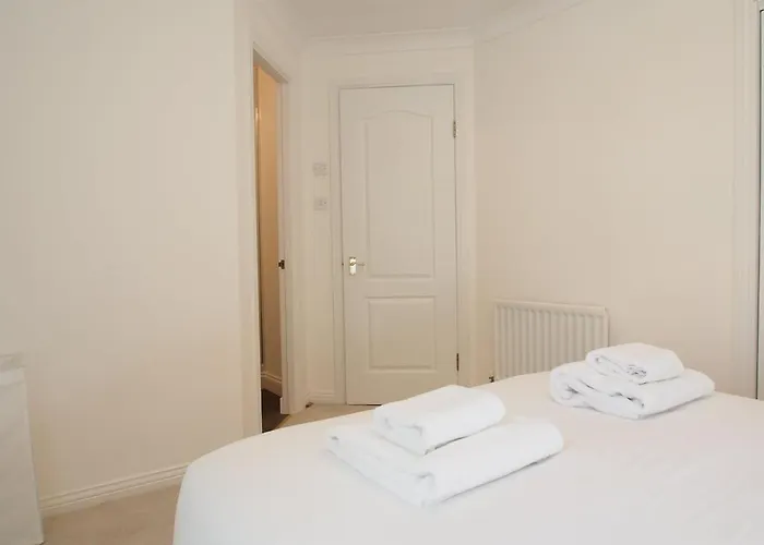 דירה Fettes - Homely 2bd In Quiet Development אדינבורו