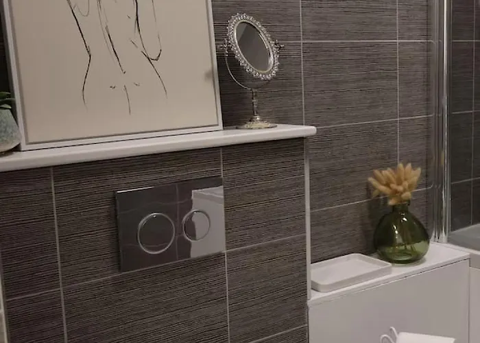 Elegant 3br At Haymarket