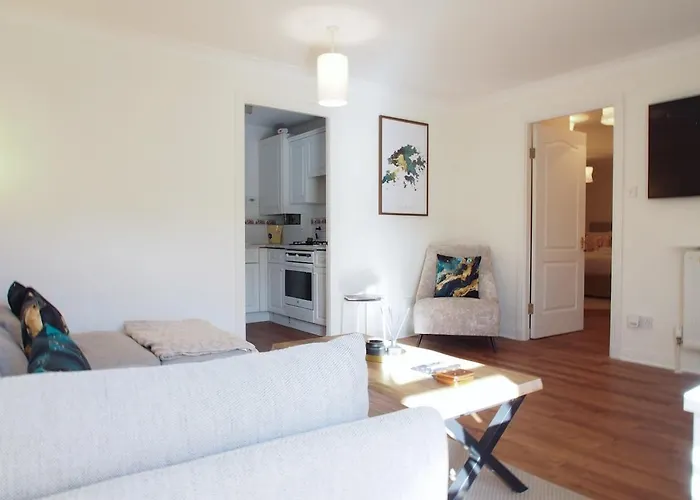 Fettes - Homely 2bd In Quiet Development