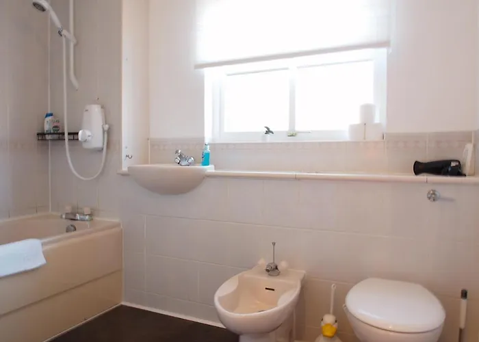 Fettes - Homely 2bd In Quiet Development