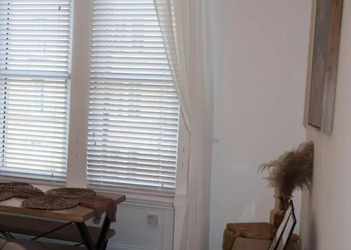 Elegant 3br At Haymarket *