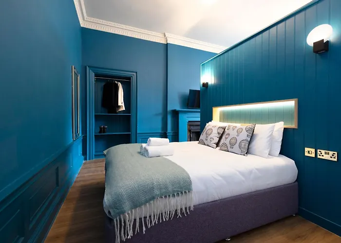 30 Castle Street Aparthotel 3*