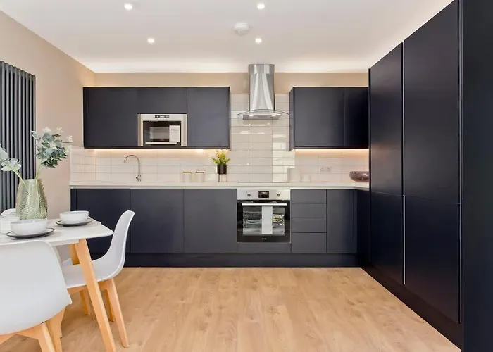 Modern 2 Bed With Parking