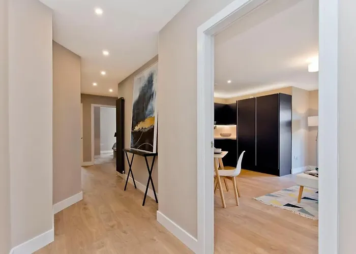 Modern 2 Bed With Parking