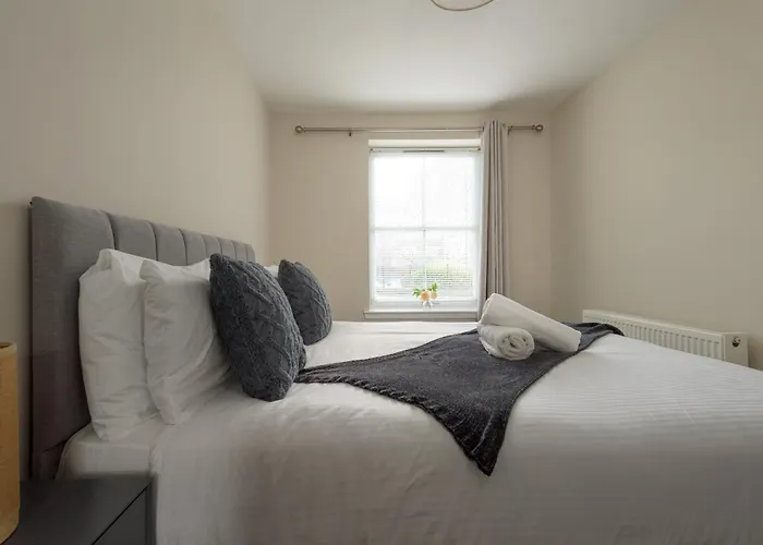 Modern 2 Bed With Parking *