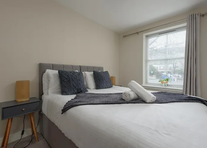 Daire Modern 2 Bed With Parking *