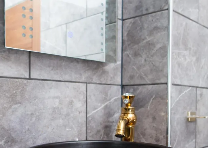 Luxurious Townhouse With Hot Tub 公寓 *