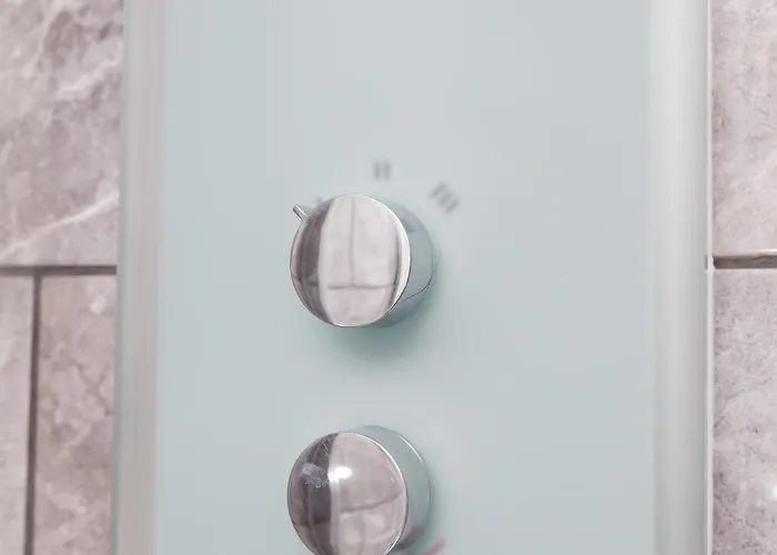 Luxurious Townhouse With Hot Tub 公寓