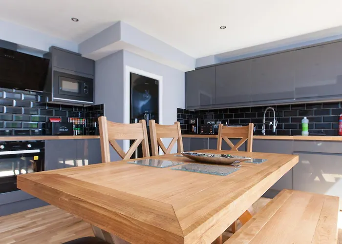 Luxurious Townhouse With Hot Tub 爱丁堡