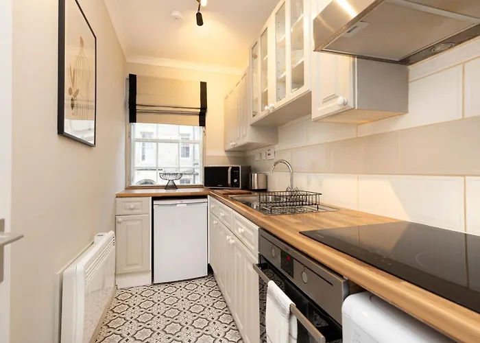 Joivy Stylish Castle View Flat With Balcony דירה *