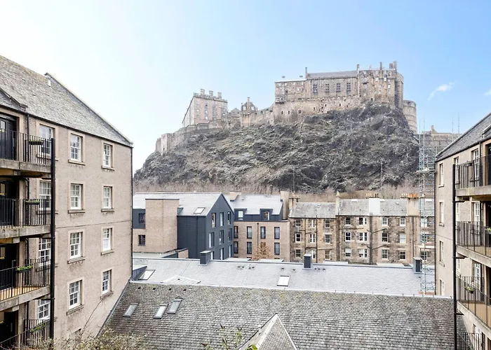 Joivy Stylish Castle View Flat With Balcony * אדינבורו