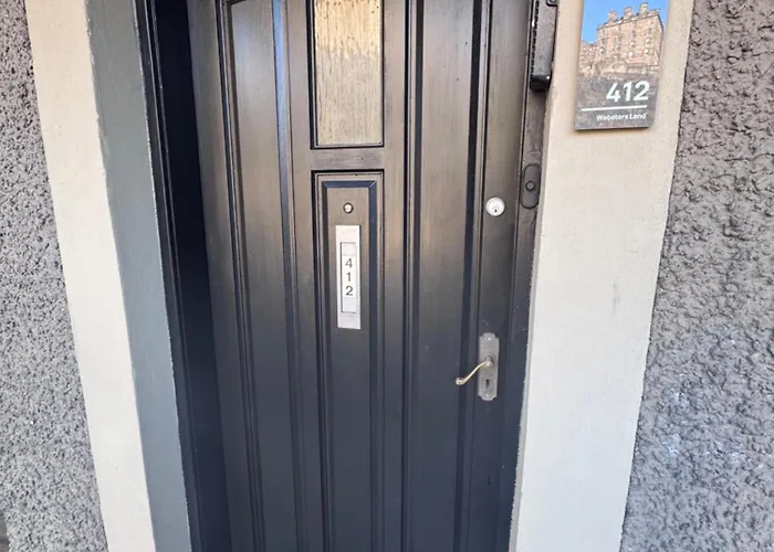 Joivy Stylish Castle View Flat With Balcony *