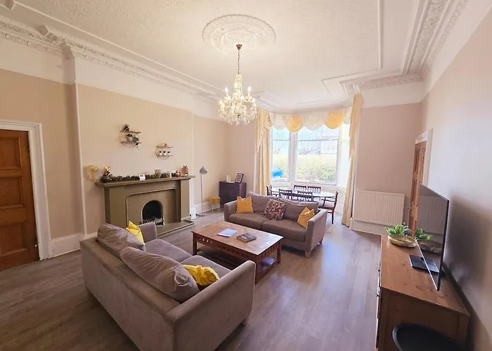 Guest house Delightful 4 Bedroom Family In Newington - Craigmillar Park 3*