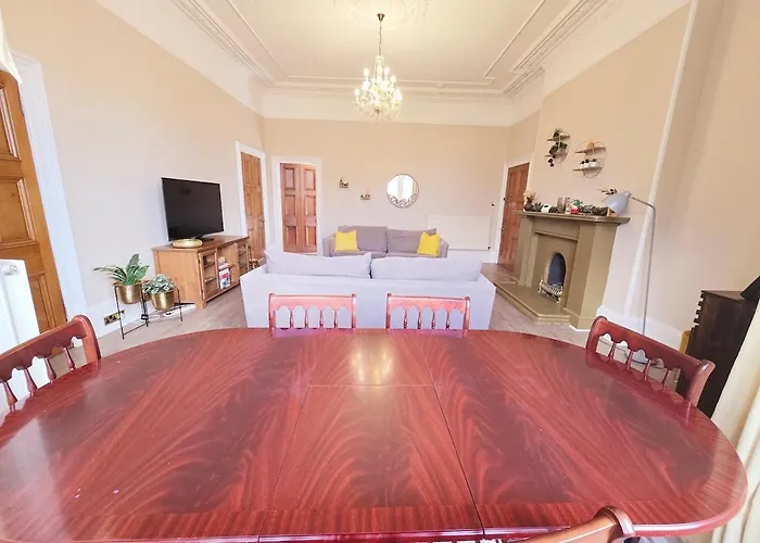 Guest house Delightful 4 Bedroom Family In Newington - Craigmillar Park 3*