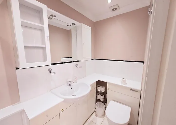 Delightful 4 Bedroom Family In Newington - Craigmillar Park Guest house