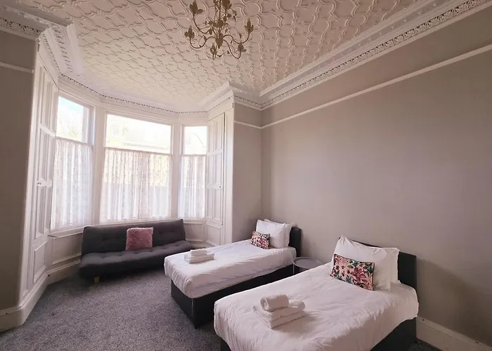 Guest house Delightful 4 Bedroom Family In Newington - Craigmillar Park