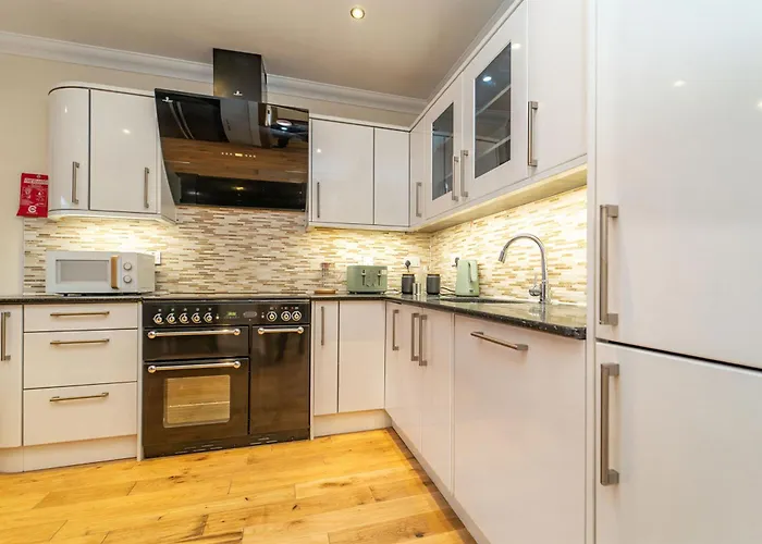 Family Friendly 3br Townhouse With 6 Beds And Parking * Edinburgh