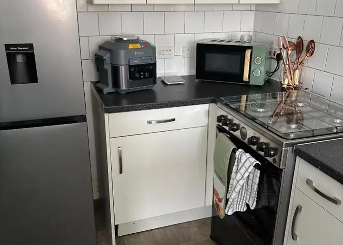 ホームステイ In Shared Flat エディンバラ