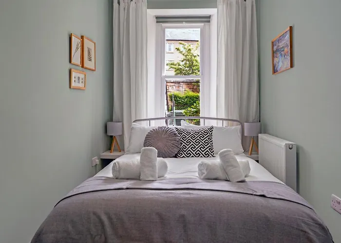 Stylish 2-bed Garden 빌라 *