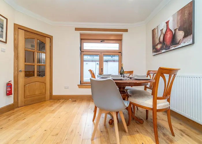 Tatil Evi Family Friendly 3br Townhouse With 6 Beds And Parking