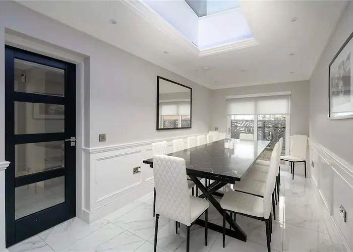 Luxury Waterfront Retreat For Groups *