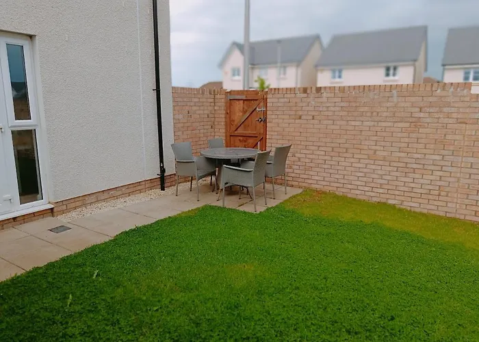 Entire 3 Bedroom House In Suburban Area