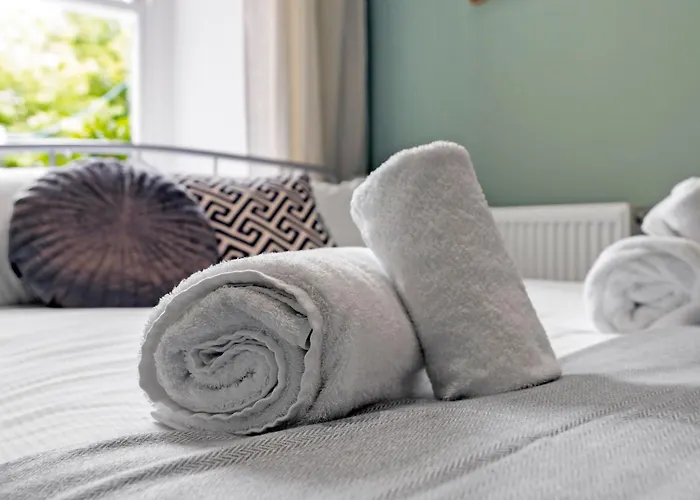 Stylish 2-bed Garden 빌라 *