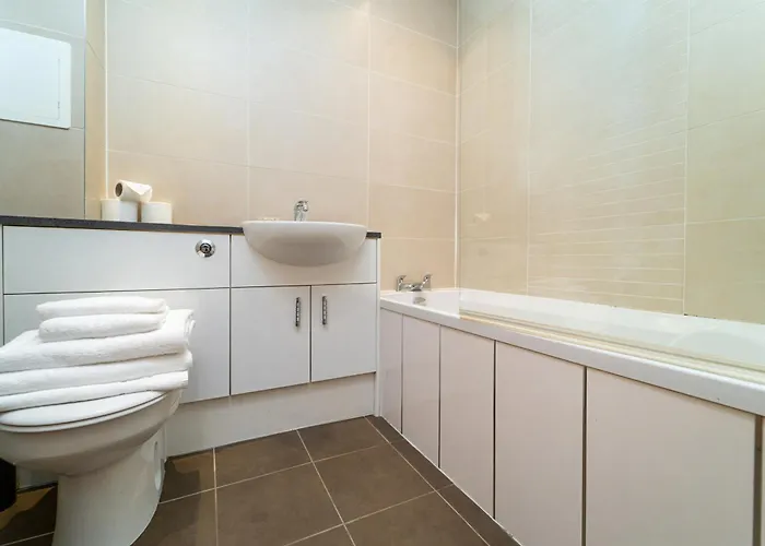 Tatil Evi Family Friendly 3br Townhouse With 6 Beds And Parking *