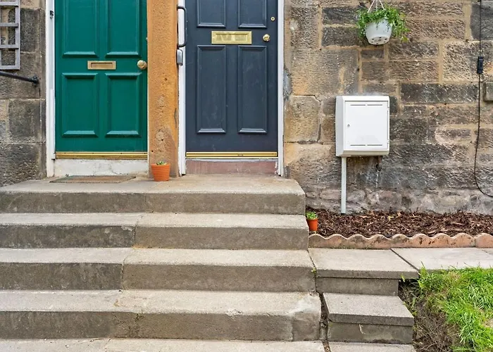 Stylish 2-bed Garden 빌라 *