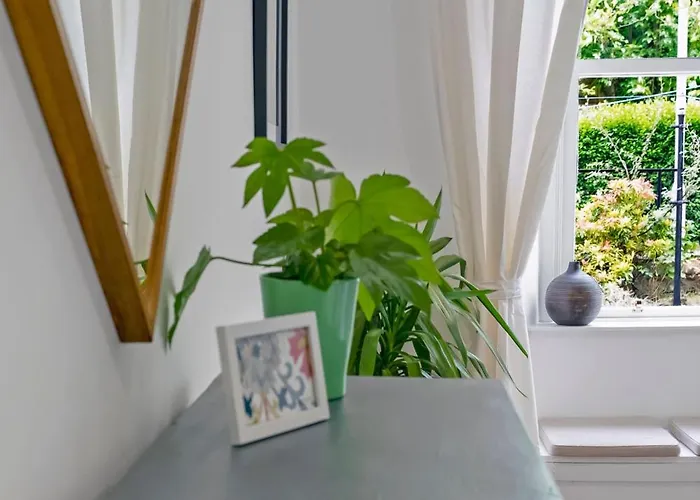 Stylish 2-bed Garden 빌라