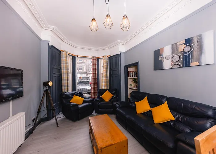 Calton Hill City-centre 3 Bdrm Apartment *