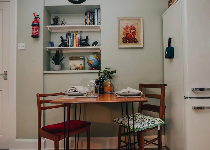 Snug 1 Bed In Edinburgh's Juniper *