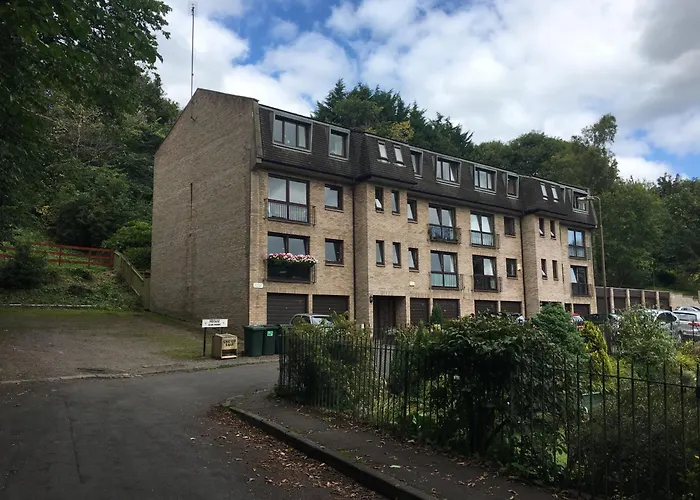 Tranquil 2 Bed Flat, Free Parking, Near Murrayfield & Centre エディンバラ