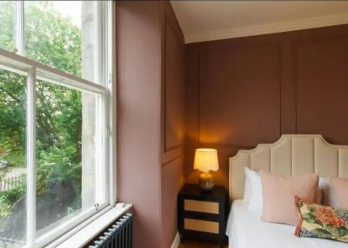 Cosy Stylish Flat - Pass The Keys Edinburgh